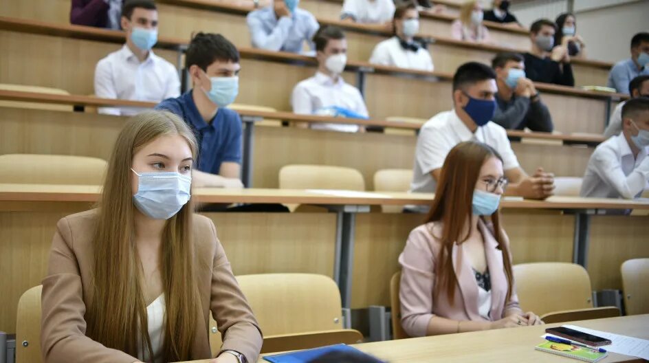 Мгу огарева студенты. Преподаватели МГУ Огарева Саранск. Студенты МГУ имени Огарева. МГУ огарёва студенты. МГУ Огарева аудитории.