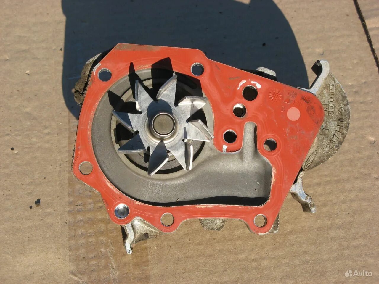 Помпа рено логан 8 кл. Помпа логан. Помпа рено логан 1. Помпа водяная hepu p842. 6 8 клапанов.