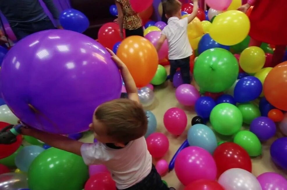 Видео про шары. Шоу с воздушными шарами для детей. Шоу воздушных шаров. Дискотека с воздушными шарами. Шоу шаров на детский праздник.