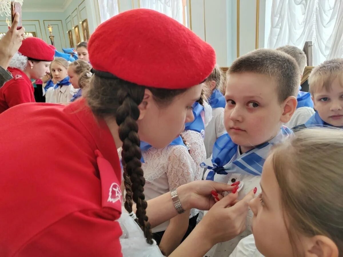 Атрибуты орлята. Название отряда орлята россии. Атрибуты орлята. Орлята россии атрибуты. Орлята россии эмблема.