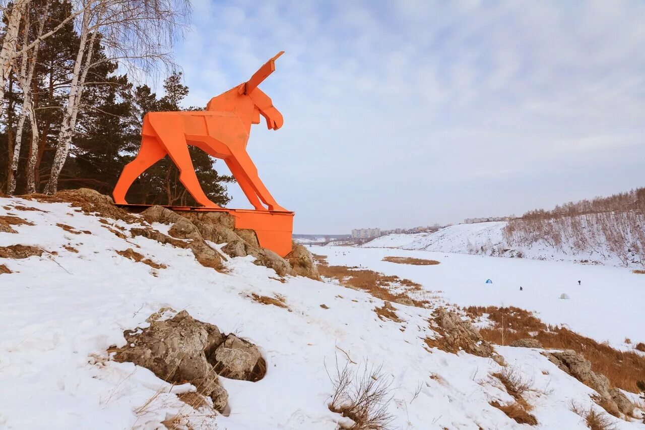 Шейкер каменск уральский. Скульптура Лось Каменск-Уральский. Памятник лосю Каменск Уральский. Оранжевый Лось Каменск Уральский. Достопримечательности Каменска-Уральского Лось.