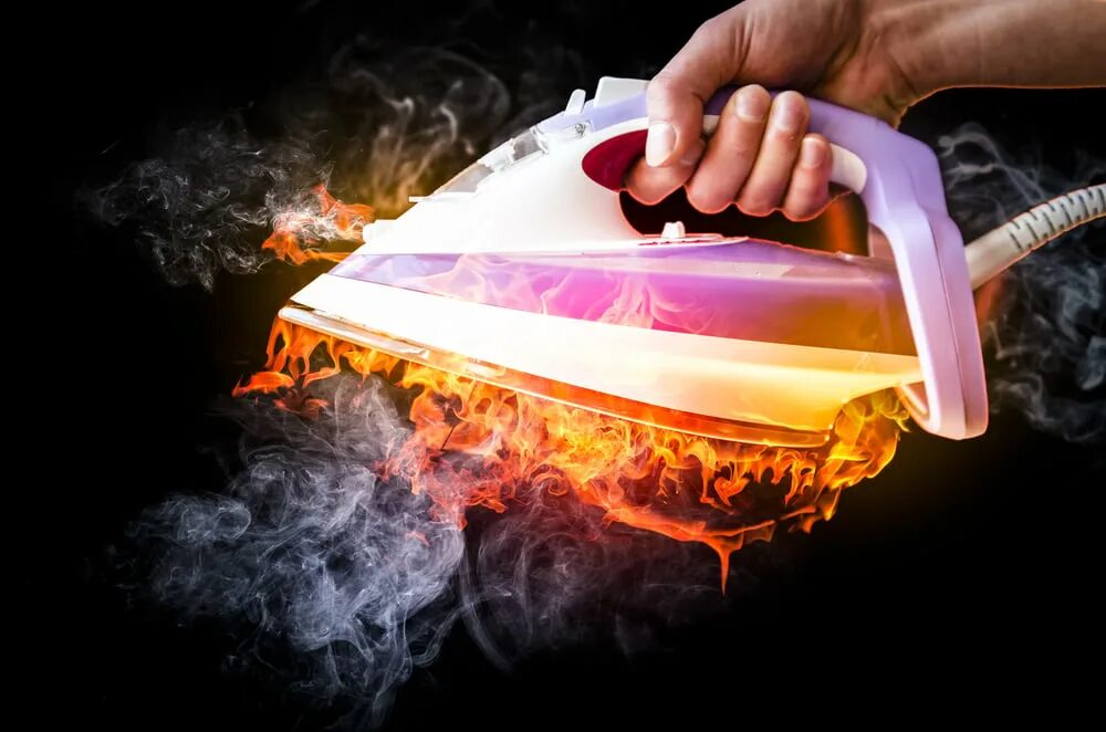 Современный утюг. Утюг горит. Накалить утюг. Пытали раскаленным утюгом. Фон для утюга.