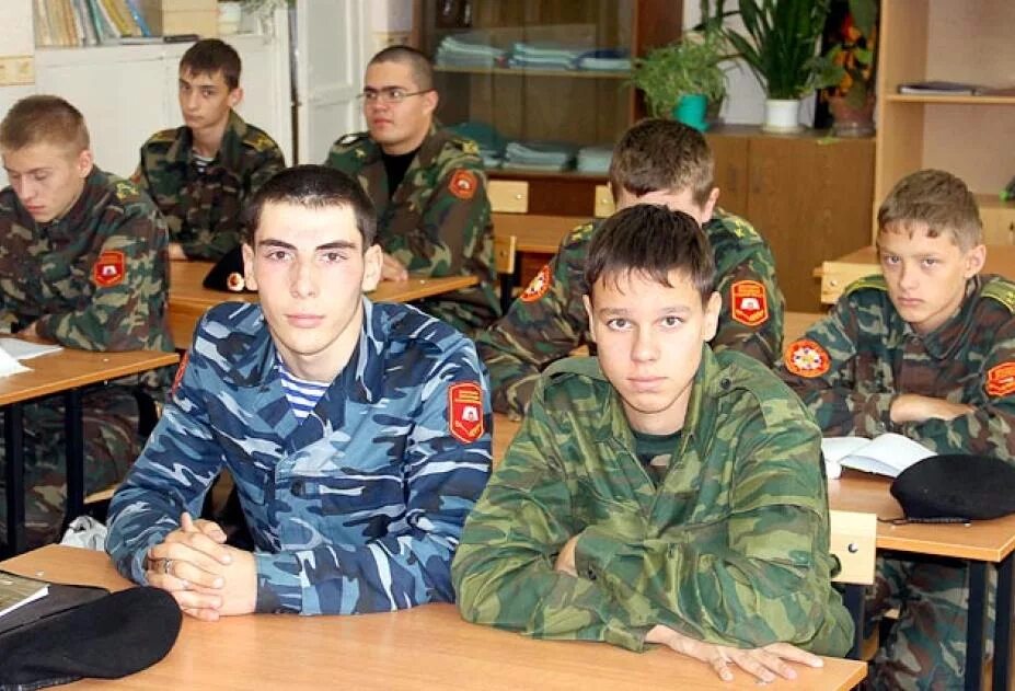 Тульская кадетская школа. Кадетский корпус казарма. Кадетское училище казарма. Школа в казарме 1 2 3. Комнаты в кадетской школе.