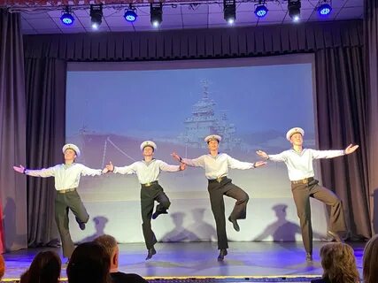 Песня зажигает прожектор