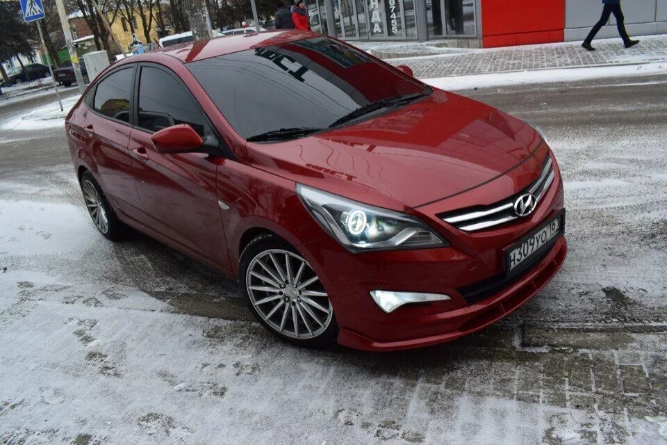 Делай хендай солярис. Hyundai Solaris 2015 хэтчбек красный. Hyundai Solaris 2016 красная. Hyundai Solaris 2014 красный. Хендай Солярис 2016 красный.