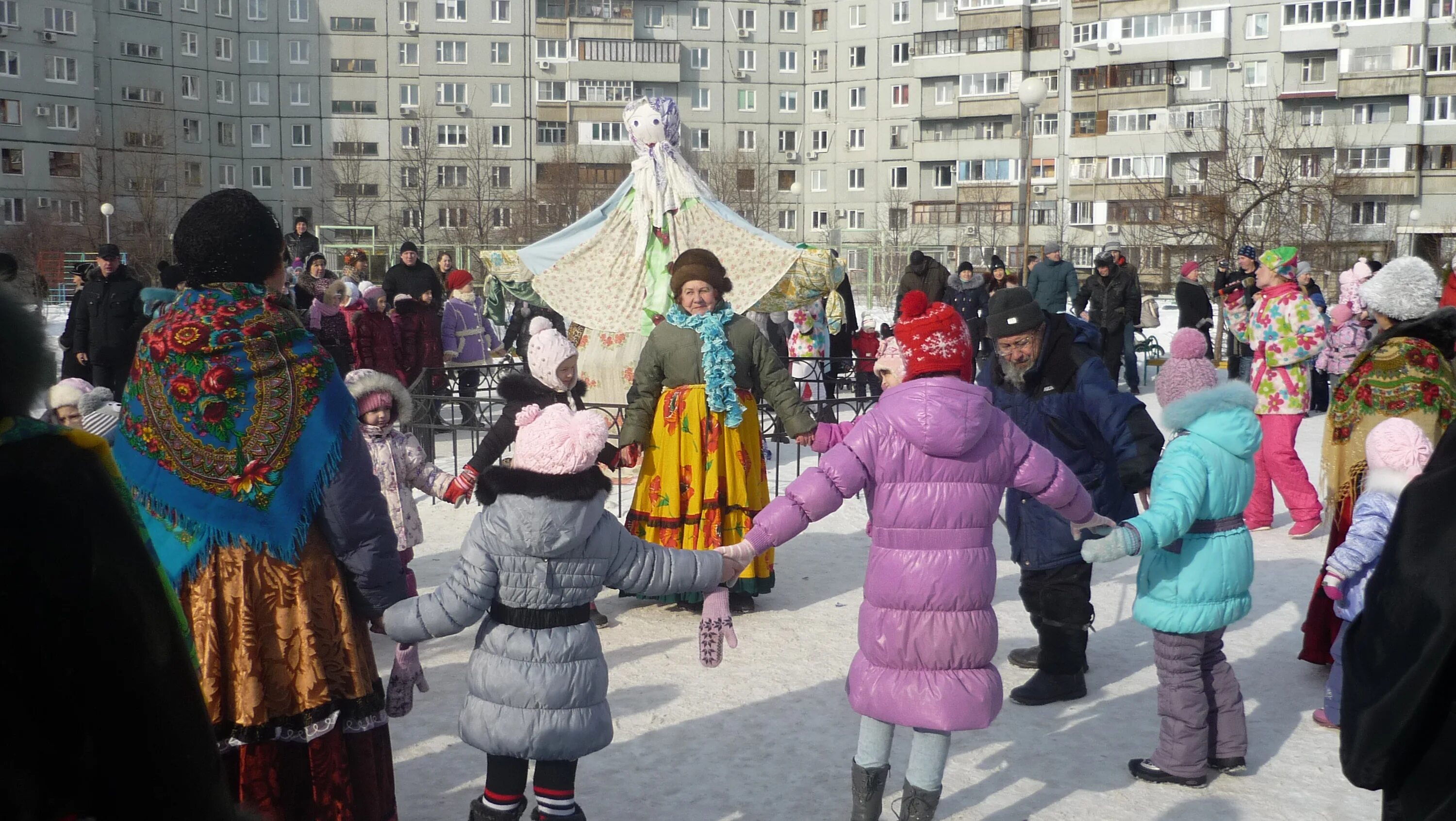 Во сколько масленица в автозаводском парке. Каток катушка Автозаводский парк. Сквер 19 квартал Тольятти. Масленица Автозаводский район Тольятти 2022. Парк культуры Нижний Новгород Автозаводский Масленица.