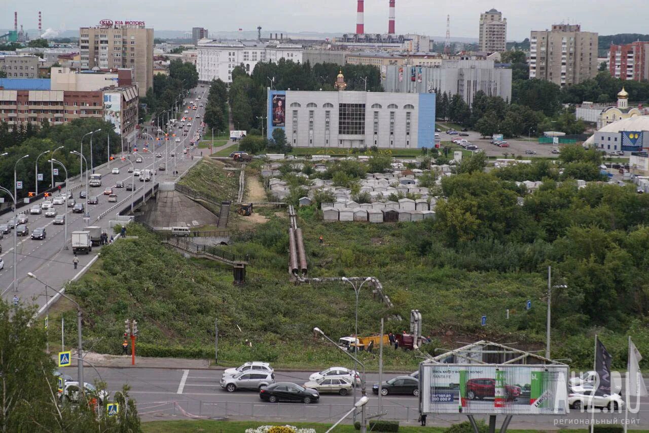 Что сейчас на месте кемерово. Пешеходный мост через Искитимку Кемерово. Новый мост через Искитимку Кемерово. Искитимская набережная Кемерово. Искитимский мост Кемерово.