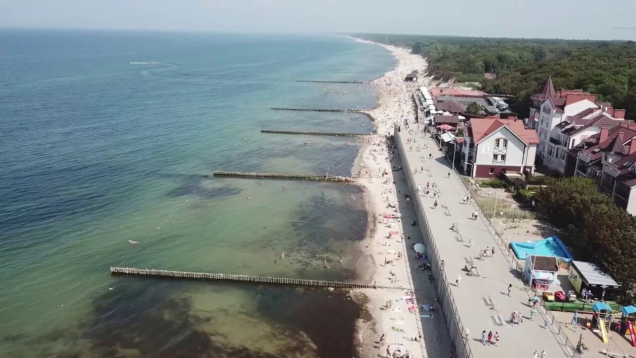 Зеленоградск лайф. Набережная Зеленоградска Калининградской. Зеленоградск набережная променад. Набережная в Зеленоградске летом Калининградской области. Променад в Зеленоградске Калининградской области.