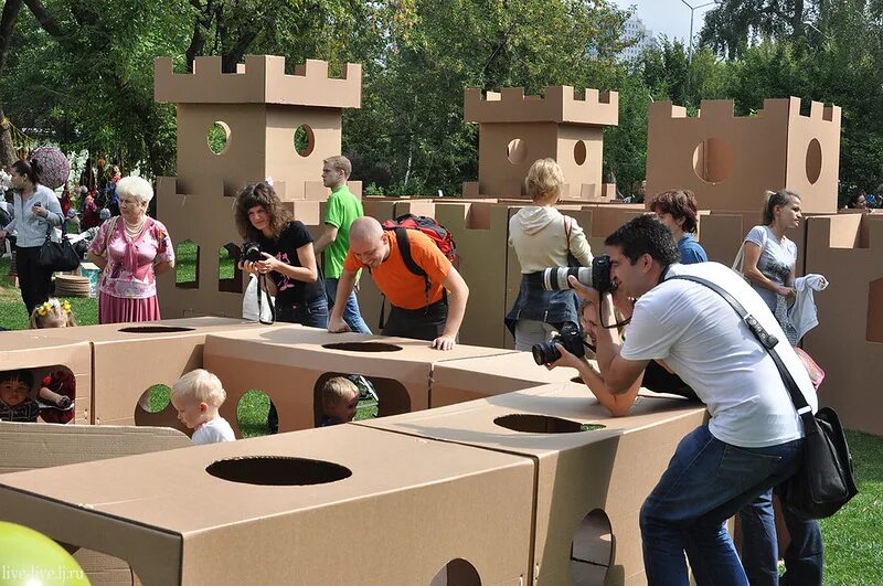Город из картонных коробок. Творческие площадки для детей. Картонный тимбилдинг для детей. Картонный город для детей. Картонная школа