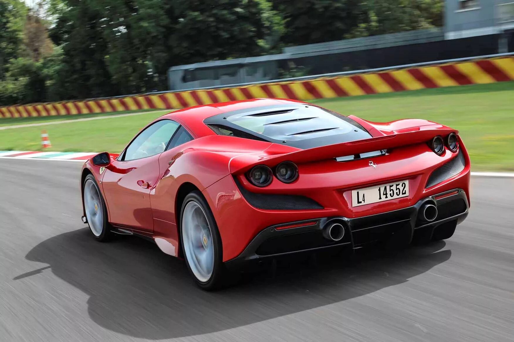 Ferrari 8. Феррари ф8 Трибуто. Феррари 2020 f8. Феррари ф8 Трибуто 2020. Феррари f8 2021.