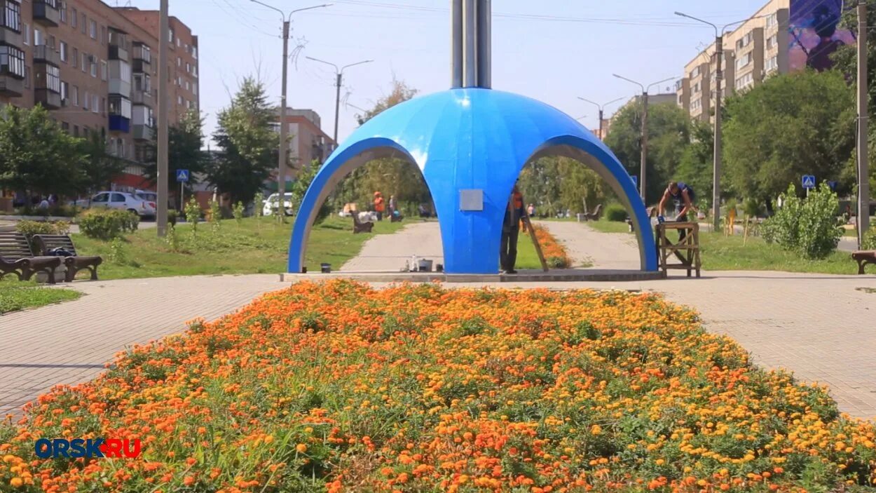 Ленинский район город орск. Улица Добровольского Орск. Бульвар Космонавтов Орск. Бульвар Добровольского Орск. Аллея на Добровольского Орск.