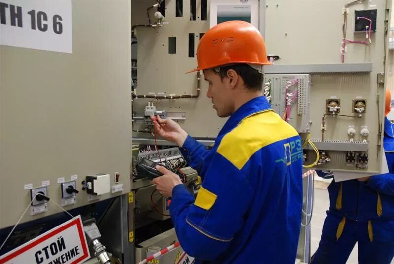 Мастер по компьютерам. Установить сервис работа. Инженер медицинского оборудования. Инженер по ремонту техники. Установить сервис работа.