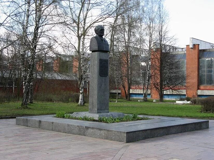 Памятники в зеленограде. Памятники зеленограда. Памятник пушкина в зеленограде. Монумент штыки зеленоград. Памятник рокоссовскому в зеленограде.