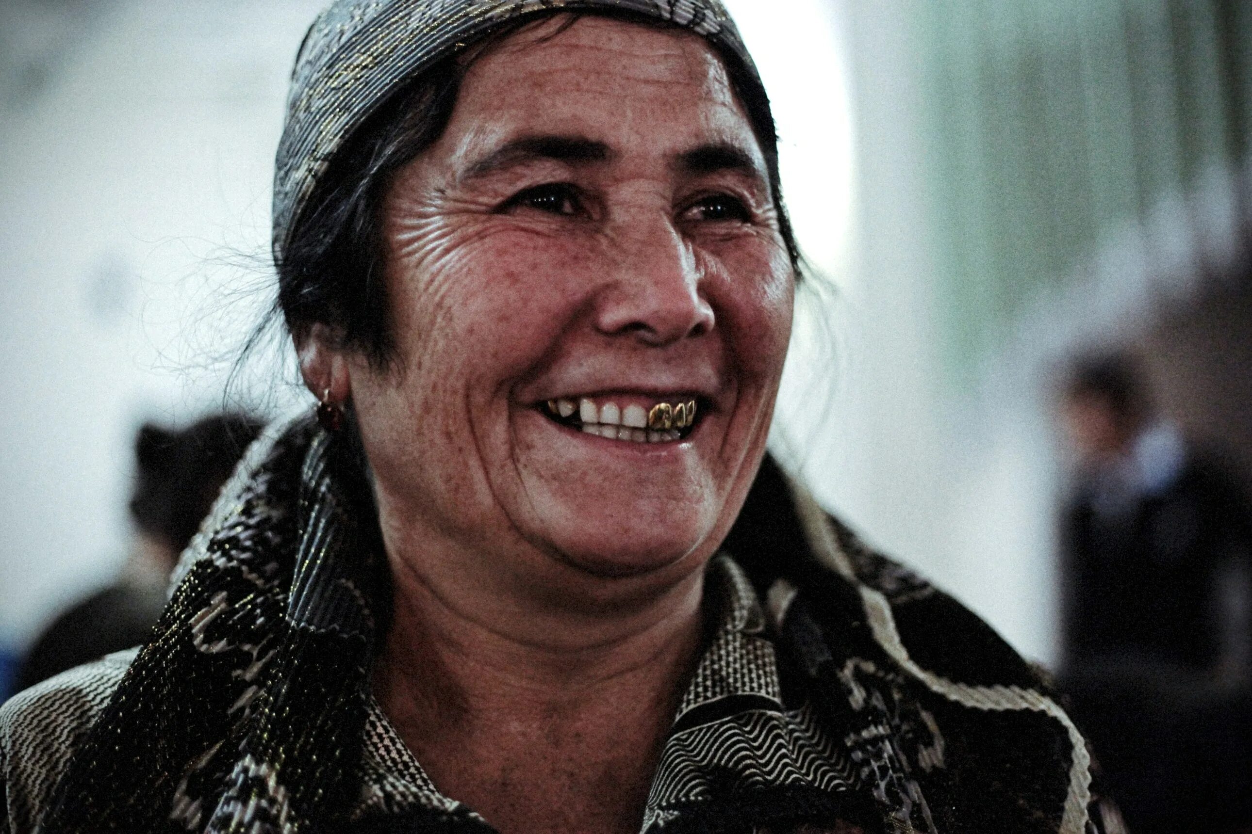 Таджик без уха. Цвганис золотыми зубами.