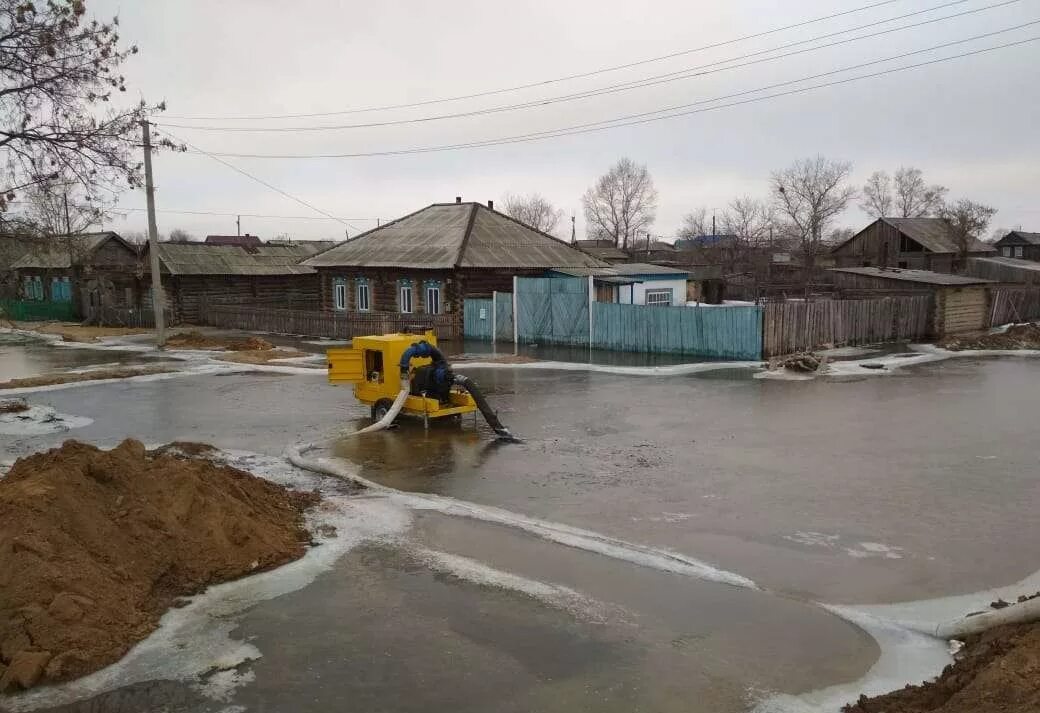 Подтопление уральска сегодня казахстан. Бескарагай ВКО. Село Бескарагай в Казахстане. Подтопление грунтовыми водами. Подтопление территории грунтовыми водами.