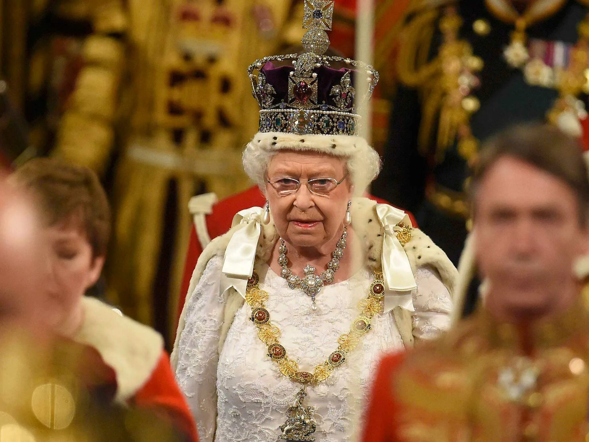 Queen s call. Трон елизаветы 2. Правитель ирландии. Queen olivia. Queen jubilee 2022.