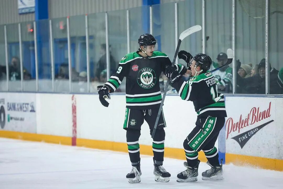 Кливленд монстерс. Малкин и кросби кубок мира 2016. Дрим монстр хоккей. Белобрысый хоккеист. Вадим хлопотов хоккеист.