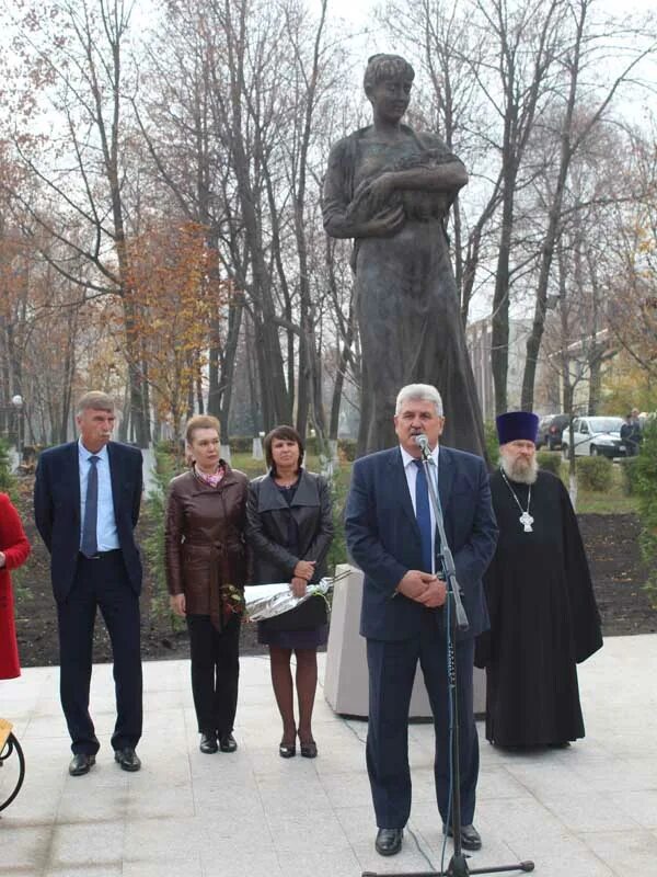 Воронежская область город Эртиль памятники. Памятник матери Эртиль. Администрация г Эртиль Воронежской области. Город Эртиль Воронежская область достопримечательности.