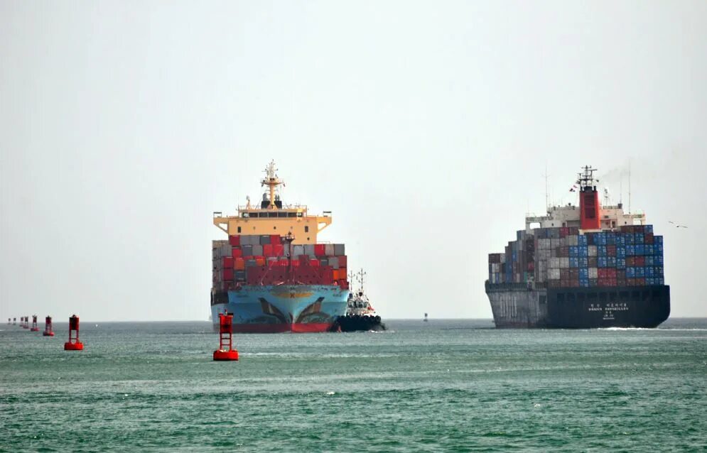 Судно для перевозки зерна. Речной порт березово. Малаккский пролив торговые суда. Схема новороссийского порта. Парад кораблей в амстердаме 2022.