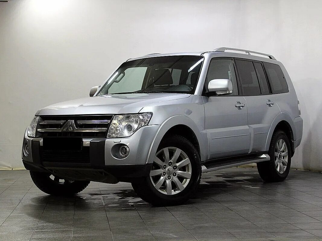 Митсубиси Паджеро 4 2011. Mitsubishi Pajero 4 серебристый. Митсубиси Паджеро 4 3.0. Паджеро 4 Рестайлинг.