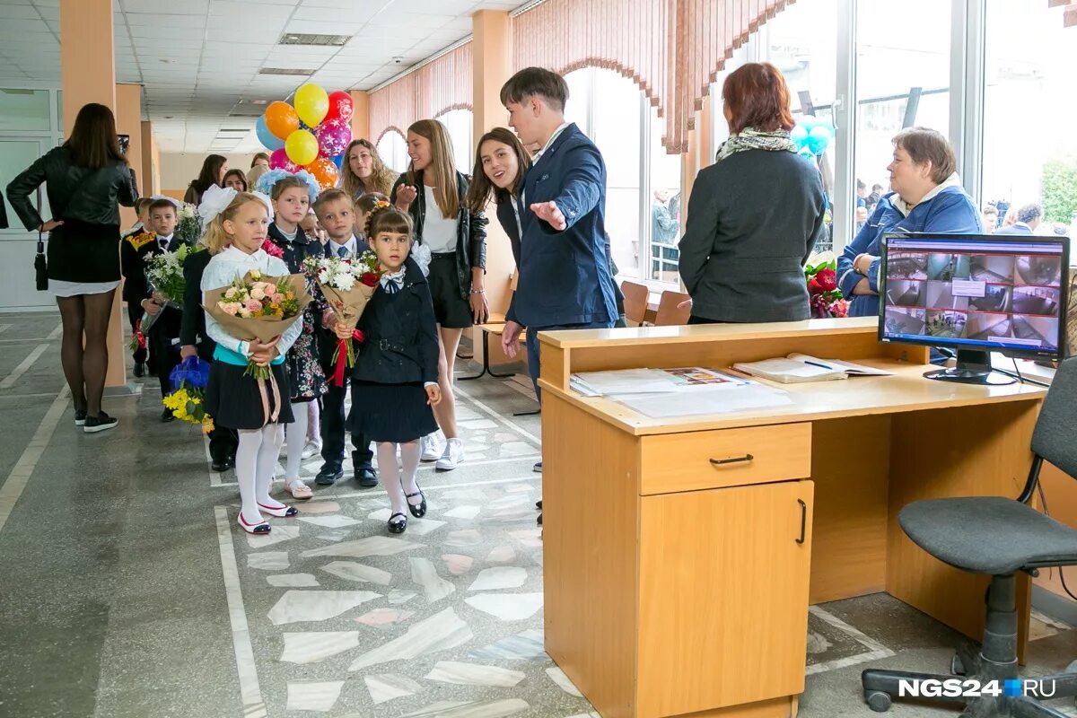 Школа в солнечном красноярск. Школа 156 Красноярск. 156 Школа Красноярск в Солнечном. Школа Нанжуль 156. Самая лучшая школа в Красноярске.