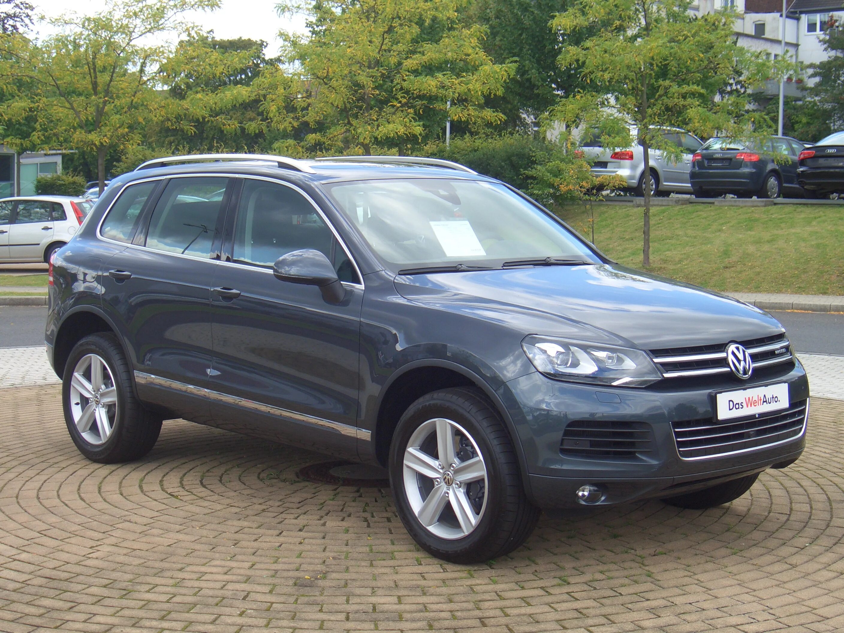 Диски volkswagen touareg nf r20. Туарег нф на r18. Фольксваген туарег 20. Новый фольксваген туарег 2022. Фольксваген туарег 2.