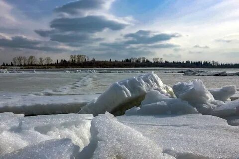 Лед пошел на реке