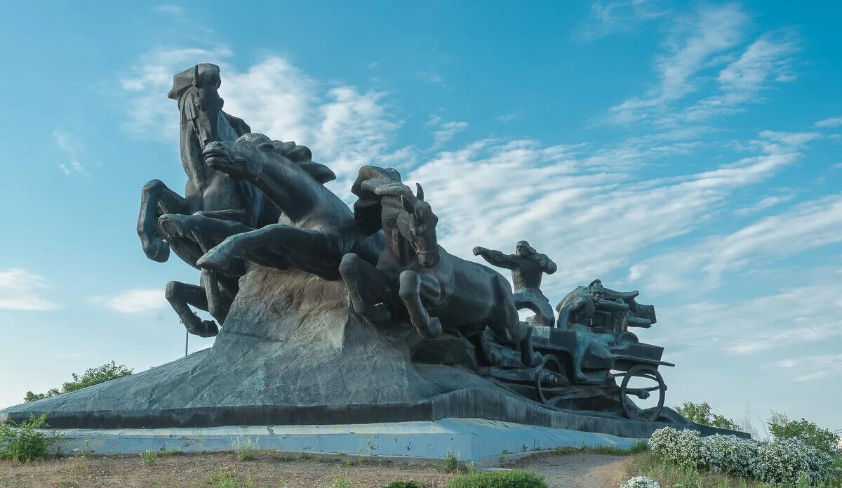 достопримечательности ростова на дону тачанка. тачанка ростов на дону. тачанка памятник в ростове. тачанка ростовчанка памятник. монумент тачанка в ростове-на-дону.