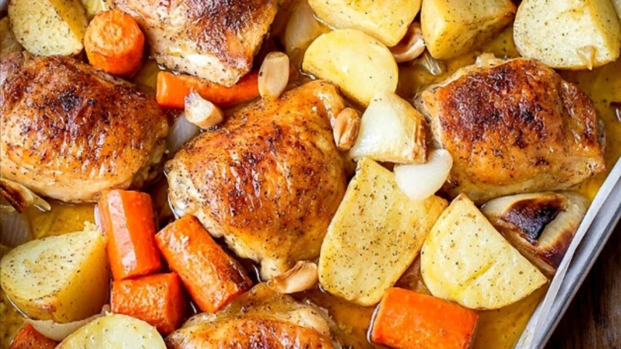 Запечь бедра с картошкой. Куриные бедра с картошкой в духовке.