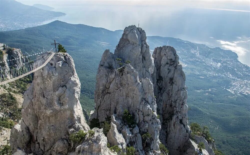 Где в крыму находится гора ай петри. Крымские горы ай петри. достопримечательности крыма гора ай-петри. гора ай-петри в крыму высота. гора ай петри 1234 м..