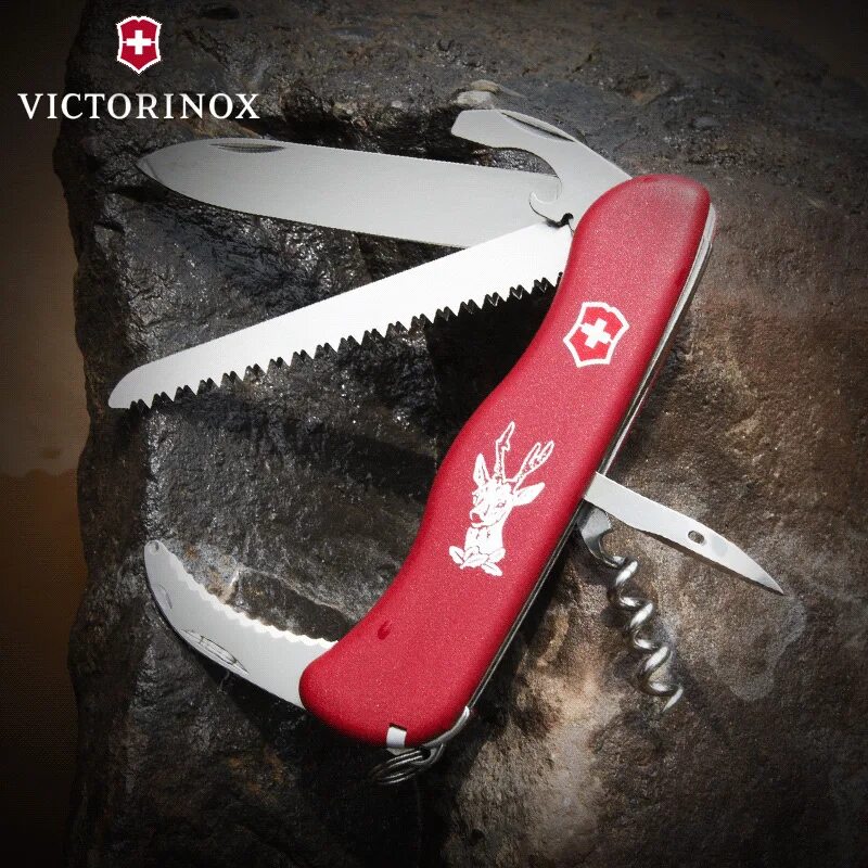 Швейцарский нож оригинал. Victorinox Hunter Green. Нож Victorinox Hunter Pro кастомные накладки. Ножи с логотипом оленя. Часы Викторинокс охотник.