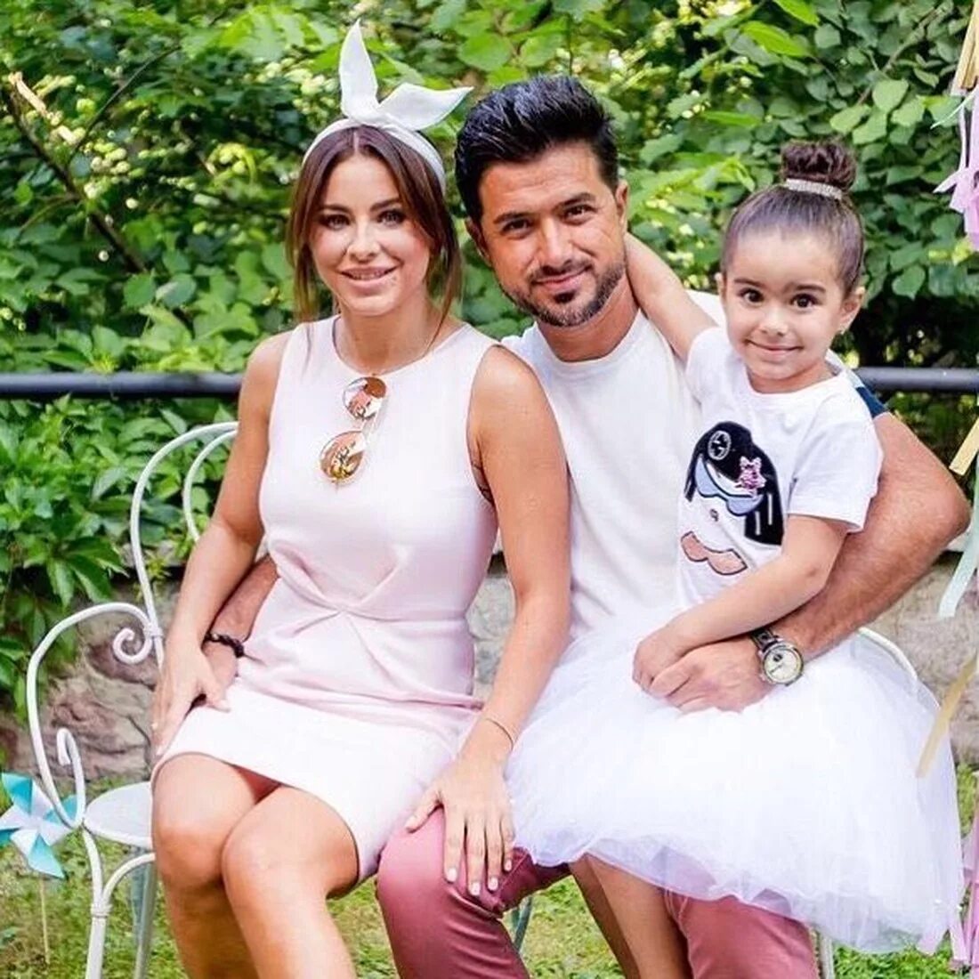 Семейное положение лорак. Семейное положение лорак. Ани лорак с мужем. Мурат налчаджиоглу и софия. Семейное положение лорак.