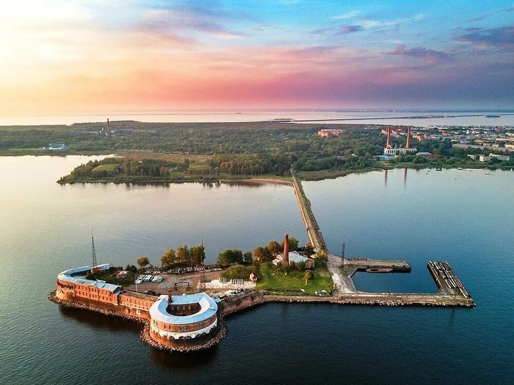 Кронштадт парк остров фортов. Остров фортов в кронштадте. Остров фортов санкт петербург музей. Остров фортов где. Остров фортов музей военно-морской славы.