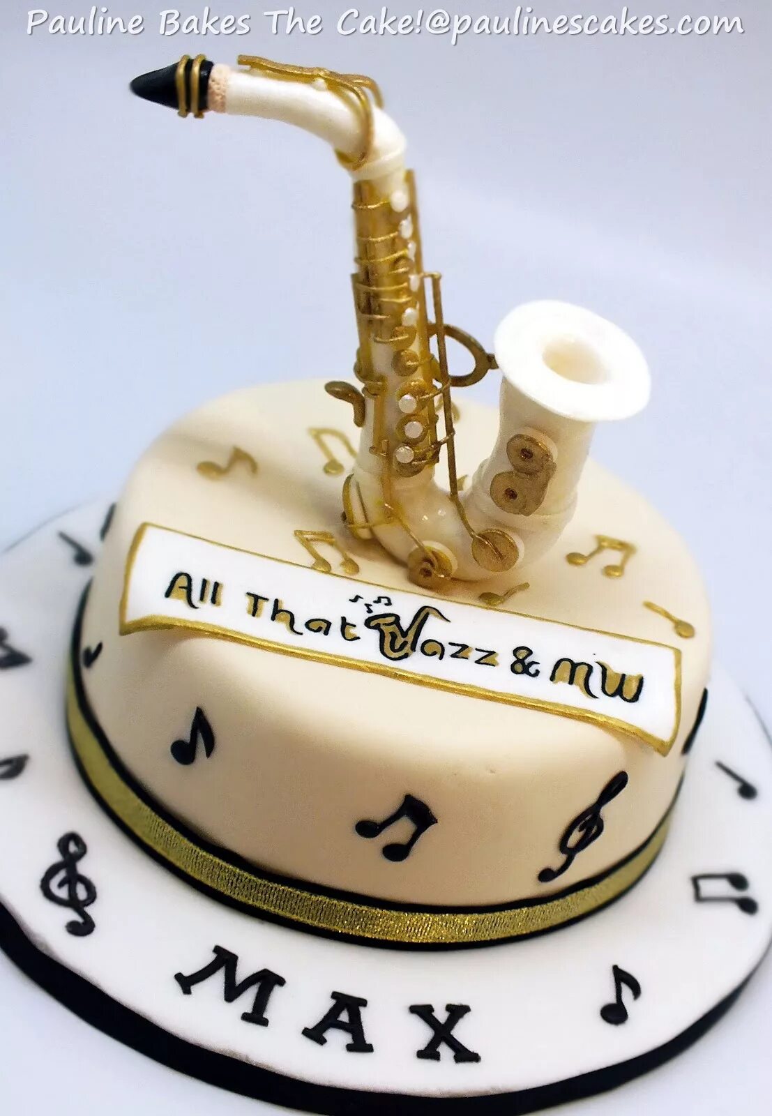 Торт саксофонисту. Торт с саксофоном. Торт в виде саксофона. Торт для музыканта на день рождения.