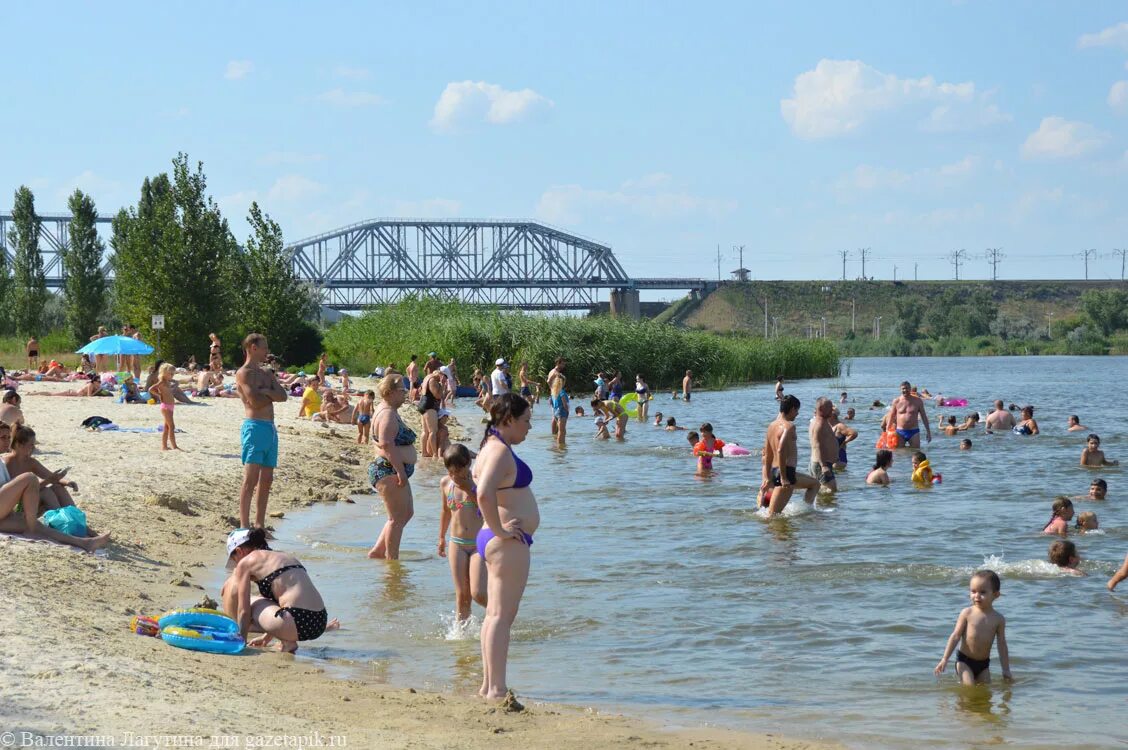 Мы едем на пляж на речку. Каменск-Шахтинский пляж городской. Центральный пляж Каменск-Шахтинский. Пляж Каменск Шахтинский. Река Северский Донец Каменск Шахтинский пляж.