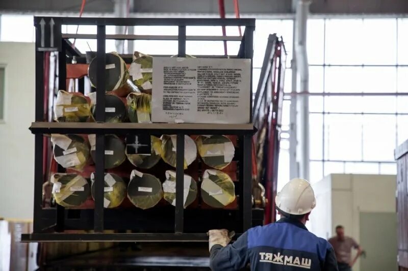 Тяжмаш мариуполь. Егоров михаил викторович зио. Тяжмаш мариуполь. Мариупольский завод тяжелого машиностроения. Мозаика мариупольского аэропорта.