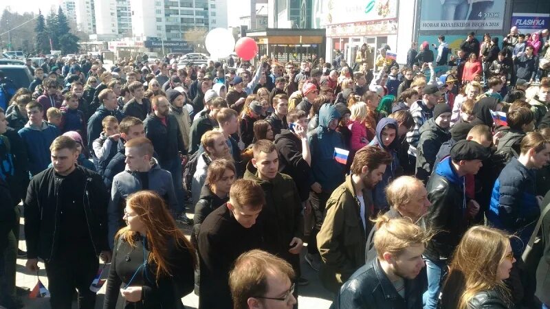 5 мая челябинск. Он нам не царь Челябинск. Он нам не царь митинг. 5 Мая Челябинск он нам не царь. Он нам не царь 5 мая 2018 фотоархив с митинга.