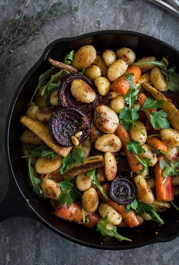 Fried boiled grilled roasted. Жареные овощи. Блюда из жареных овощей. Жареные овощи на сковороде. Картошка с овощами.