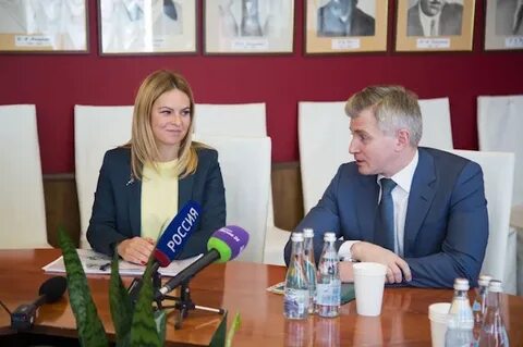 Директор зоопарка акулова