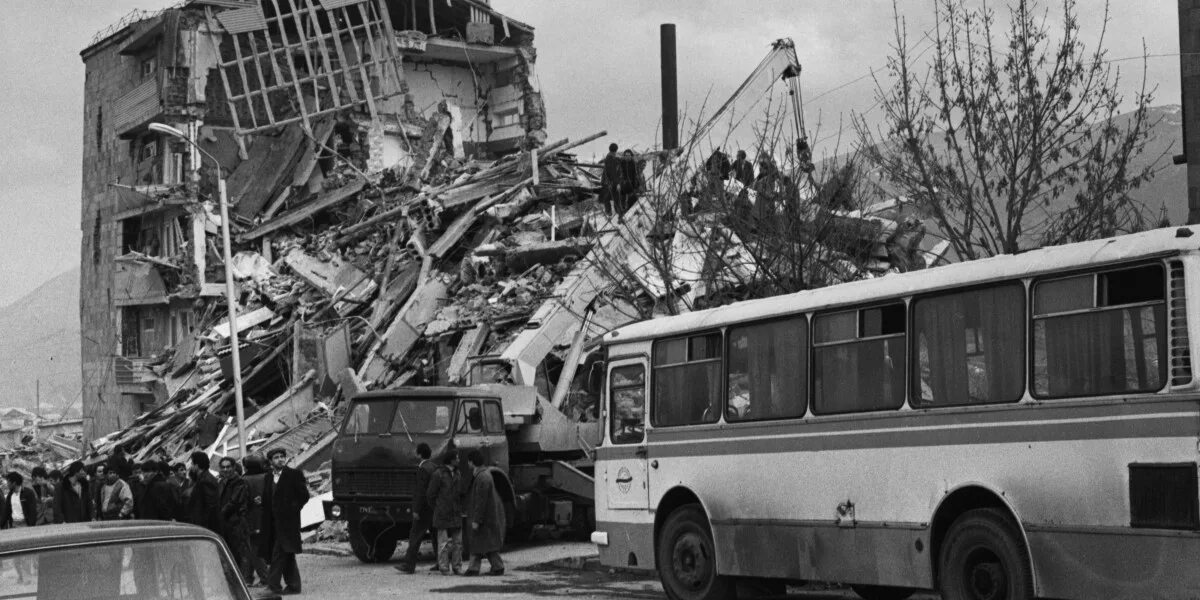 Спитак землетрясение 1988. Землетрясение в Армении в 1988. Спитак и Ленинакан землетрясение. Землетрясение в 80