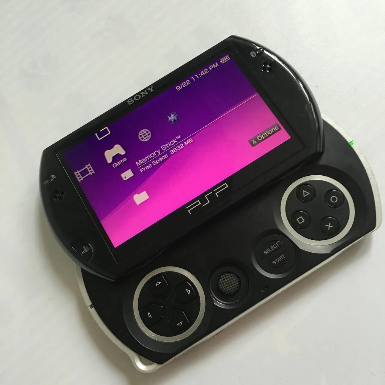 Зыз. Приставки PSP go. PSP n1000. ПСП го и ПСП. PSP go 2009.