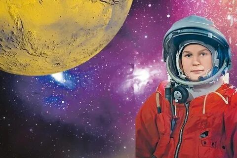 Женщина в первые в космосе