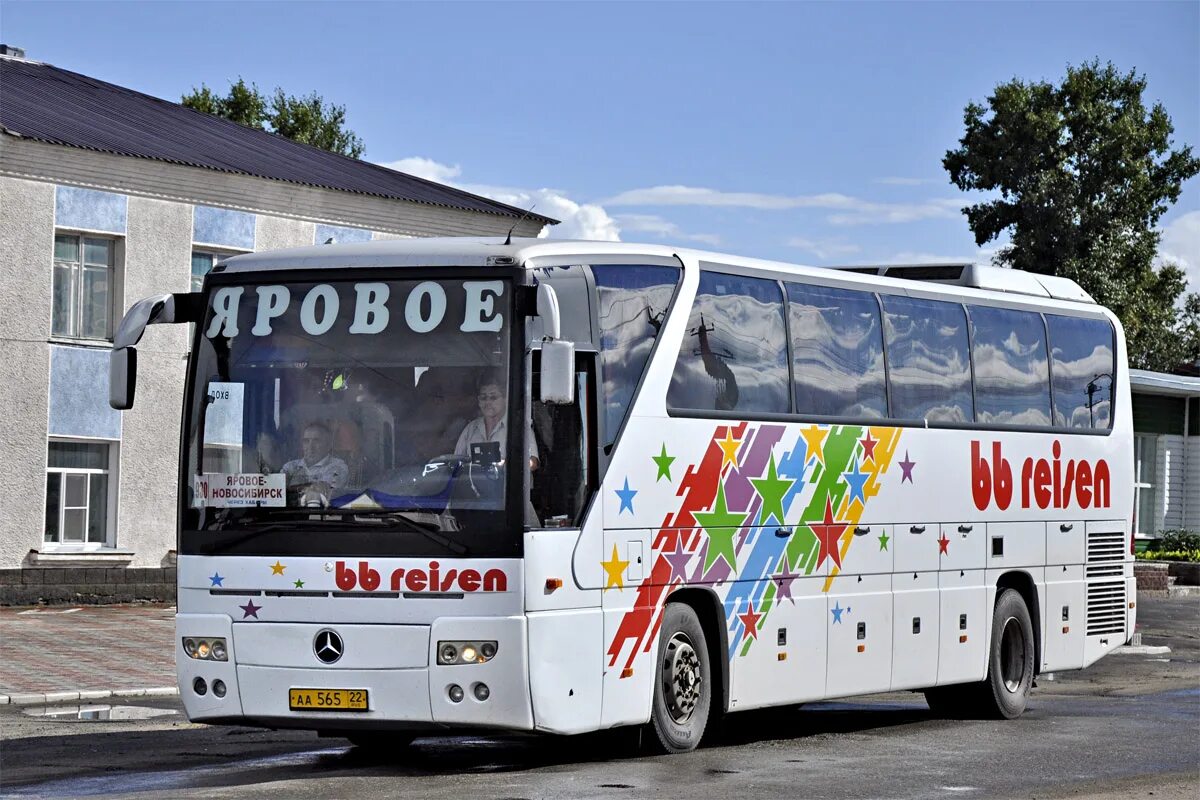 Новокузнецк новосибирск автобус купить. Новосибирск Яровое автобус. Автобус НСК Яровое. Автобус Новосибирск Яровое автобус. Барнаул Яровое автобус.