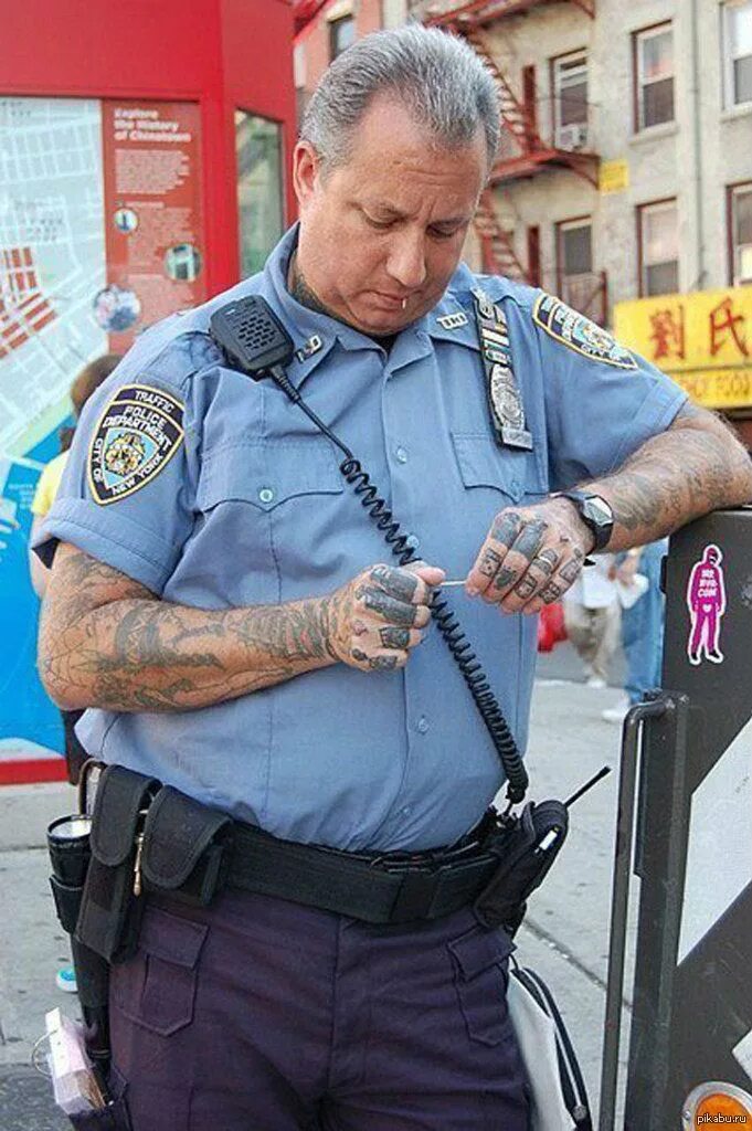 Американские полицейские с татуировками. Милиционер в наколках. Полиция Америки. Татуировки ментов. Что ты фраер сдал назад слова