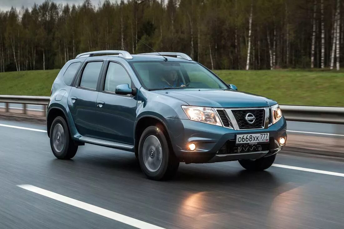 Ниссан похожий на рено. Nissan terrano (2013) и дастер. Nissan terrano (2013). Рено дастер в минимальной комплектации. Ниссан террано или рено дастер.