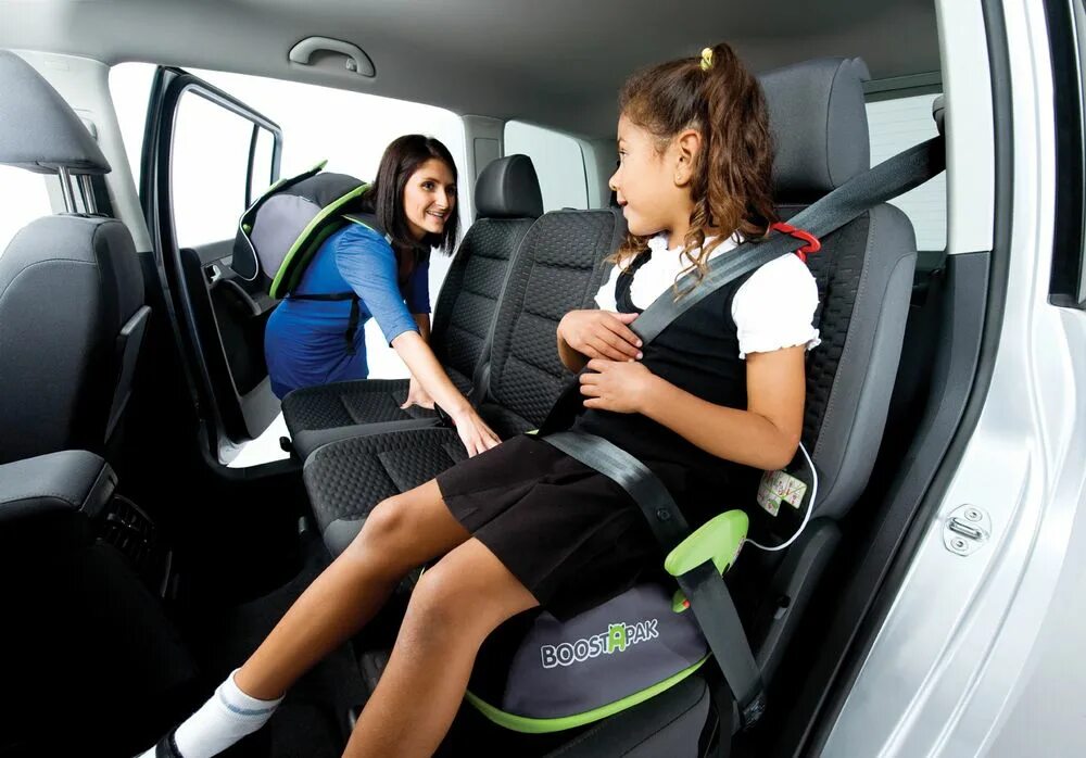 Какое автокресло можно использовать. Бустер автомобильный для детей. Автокресло для детей в машине. Автомобильные кресла бустер. Ремень безопасности для детей.