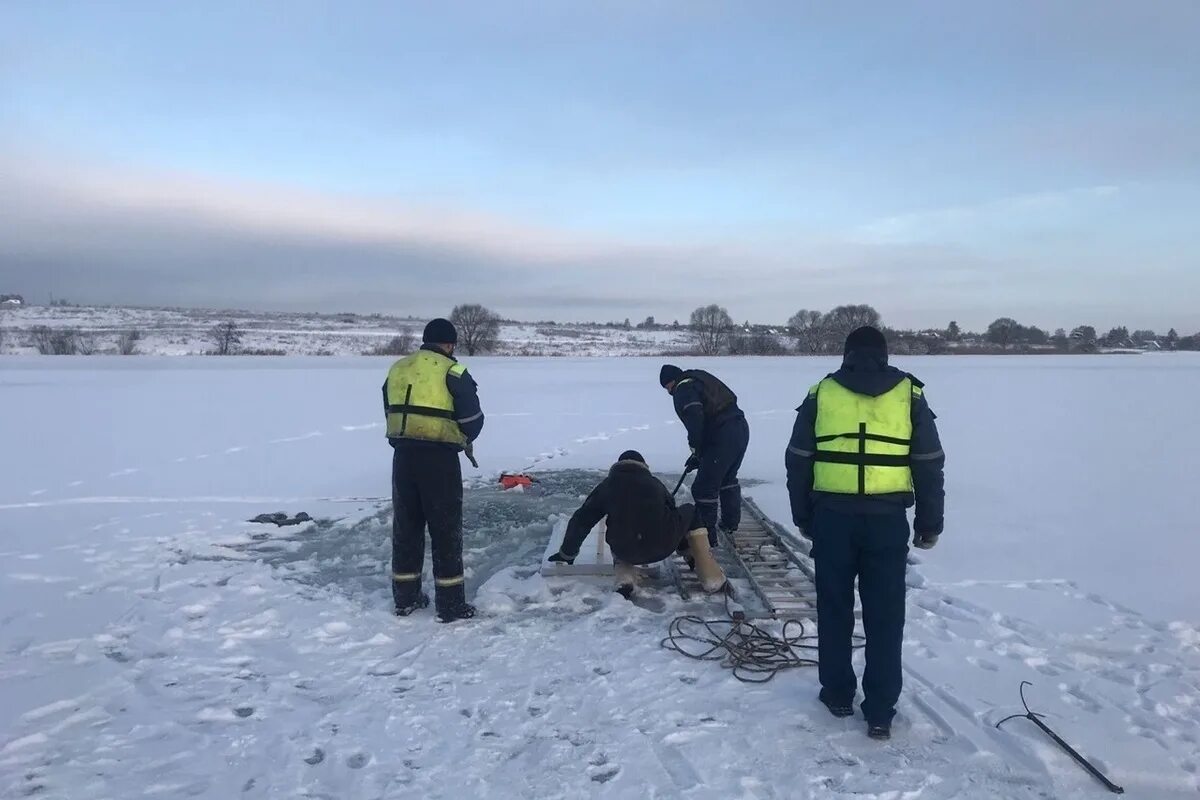 Тонкий лёд на реке. Утонул в зерне