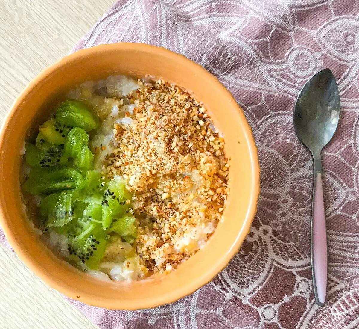 Гречка с тушенкой. Гречневые оладьи. Осталась гречка что приготовить. Оладьи с гречневой кашей. Ужин из гречки.