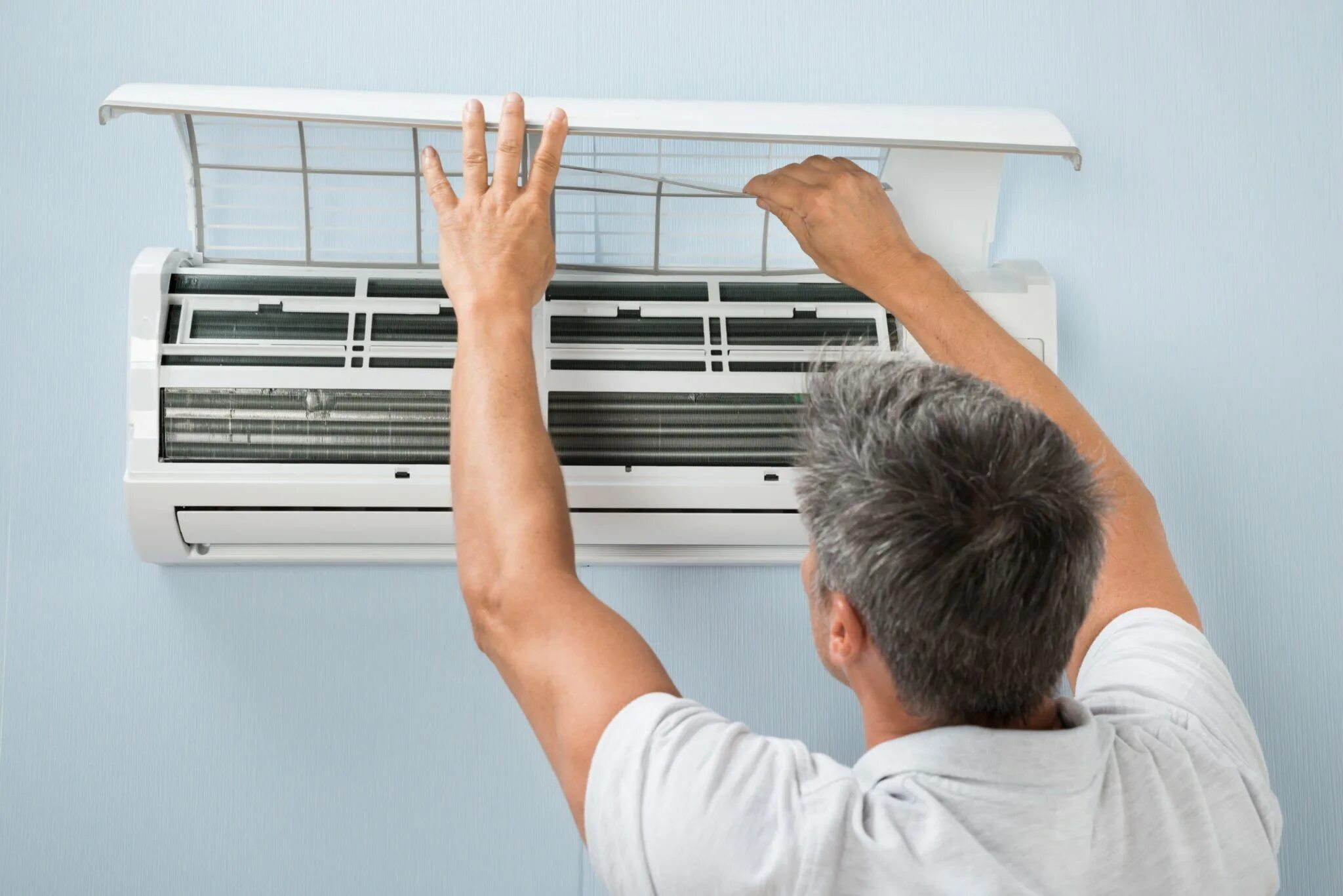 AC Air Conditioner. Встраиваемый кондиционер. Установщик кондиционеров. Техобслуживание кондиционеров.