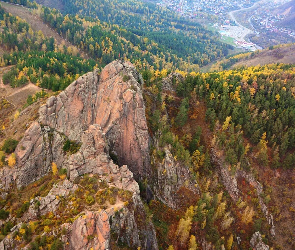 Такмак сайт красноярске. Скала такмак Красноярск. Такмак Красноярск столбы. Красноярск столбы горы такмак. Токмак гора Красноярск.